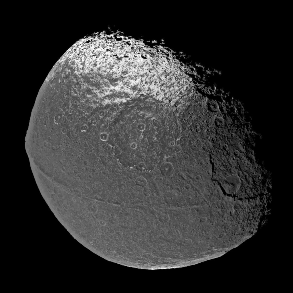 How meteoroids built up Iapetus' mountain ridge