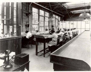 Radium dial painters working in a factory. (Credit: Wikimedia Commons)