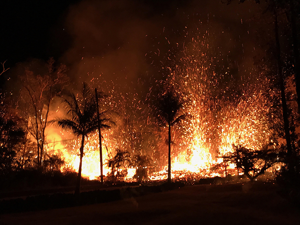 Lava Flows and Sulfur Dioxide Threaten Leilani Estates on Kilauea
