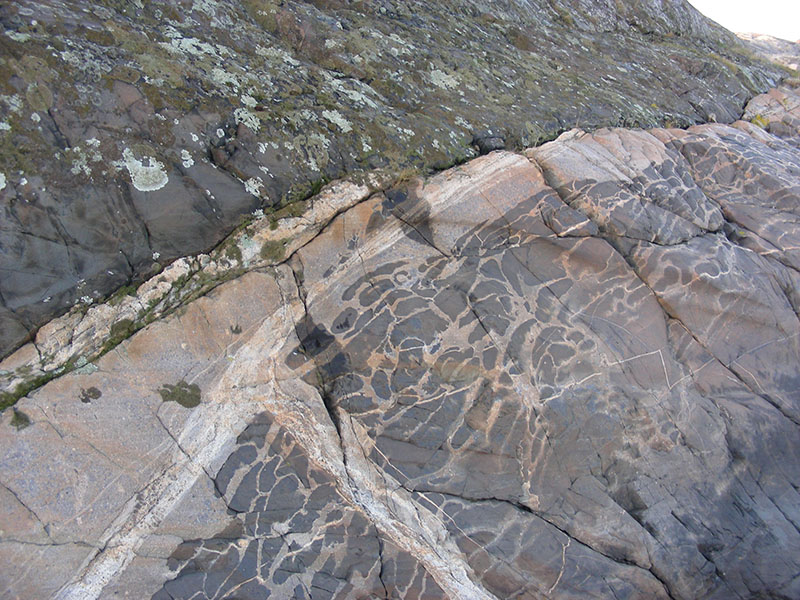 Precambrian magma mixing at Kosterhavet National Park in Sweden. Wikimedia Commons.