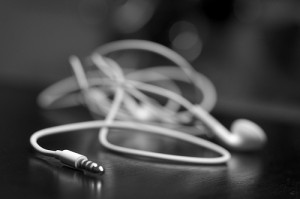 Physicists finally explain why your earphones are always tangled.