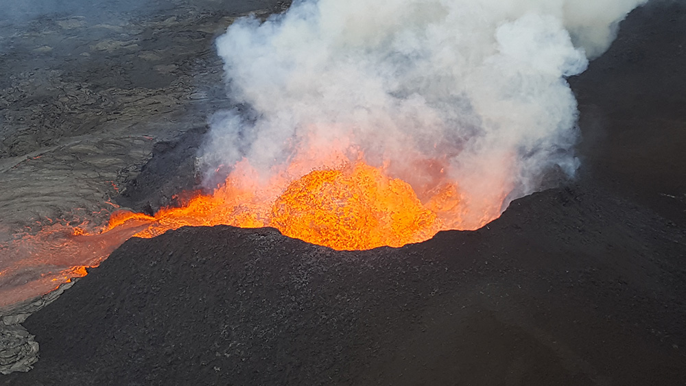 Lava fountaining from fissure 8 on Kīlauea's lower East Rift Zone in June 2018. USGS/HVO.