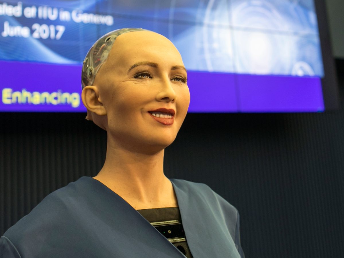4 Robots That Look Like Humans